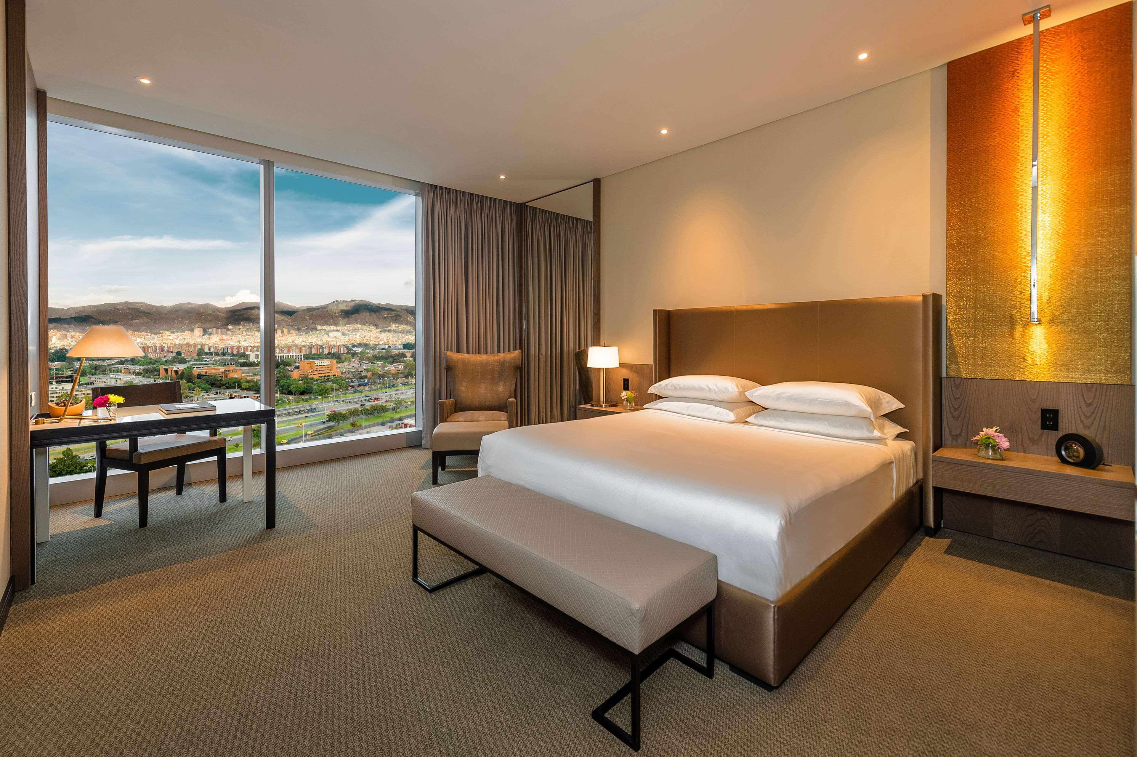 Grand Hyatt Bogota Otel Dış mekan fotoğraf A bedroom at the hotel