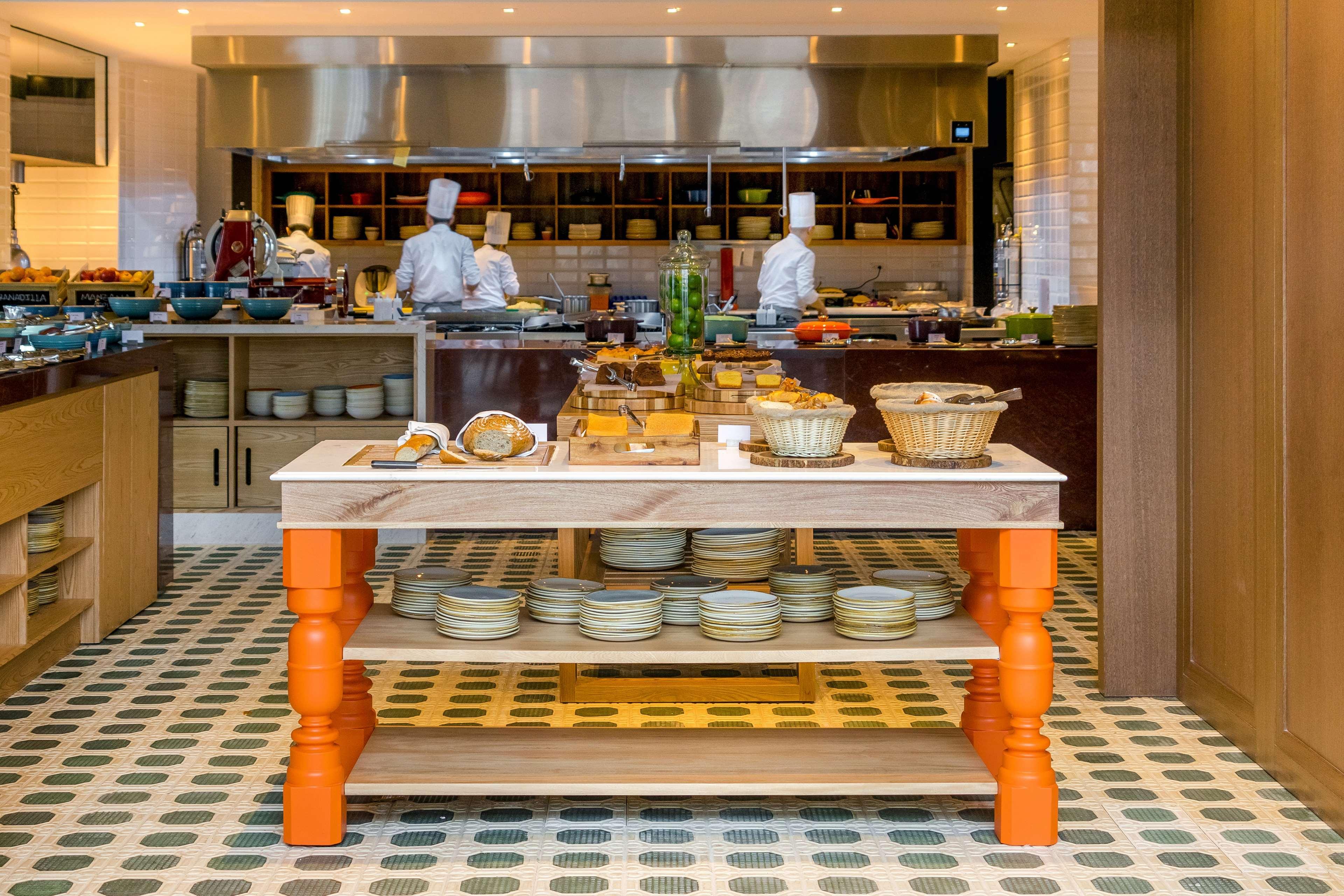 Grand Hyatt Bogota Otel Dış mekan fotoğraf A live kitchen at a hotel