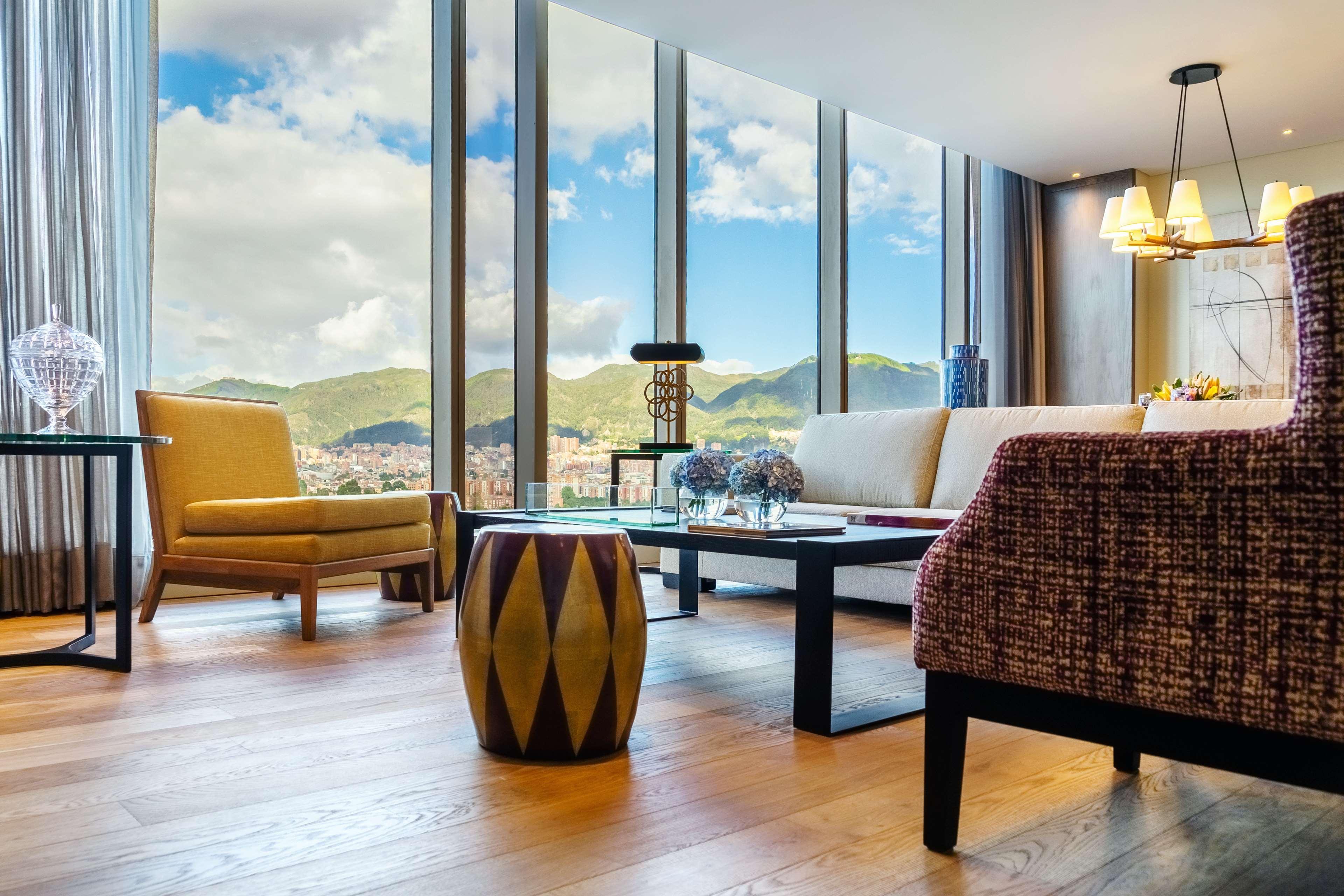 Grand Hyatt Bogota Otel Dış mekan fotoğraf A living room at the hotel